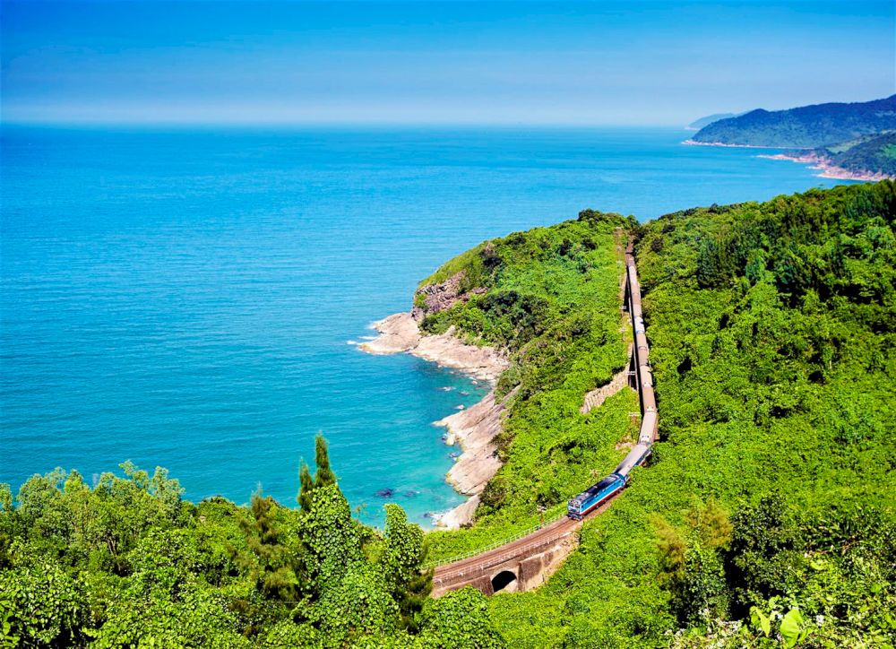 The route to Nha Trang, Phan Thiet, or Da Nang offers views of Vietnam’s southern coastline, with glimpses of palm-lined beaches, rural villages, and sunrise over the sea (Source: Fanpage of Vietnam Railway)